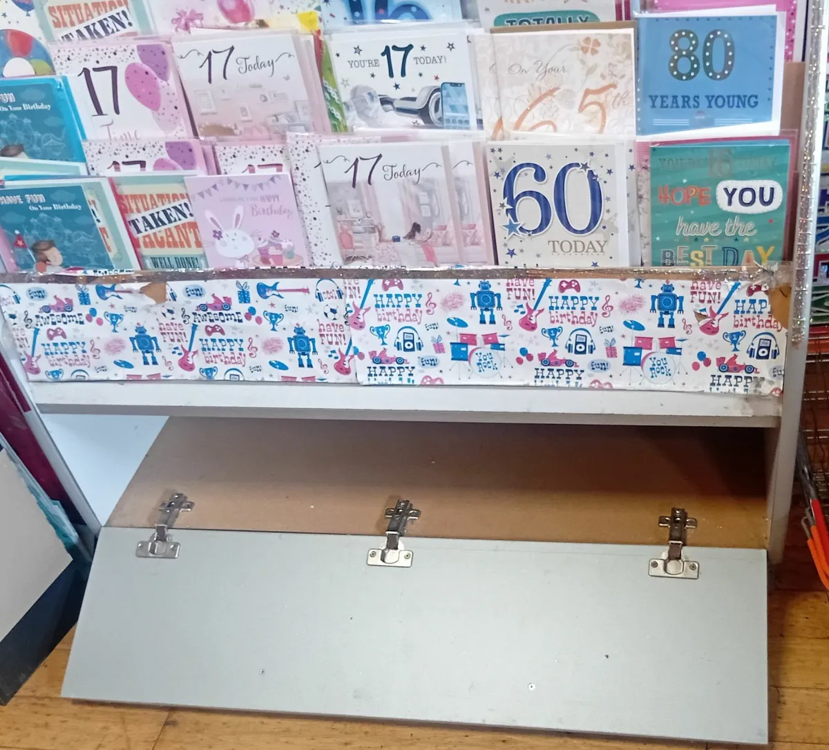SHOP FITTINGS - Image 1
