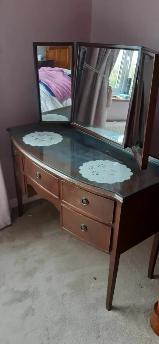 Bedroom furniture - Image 1