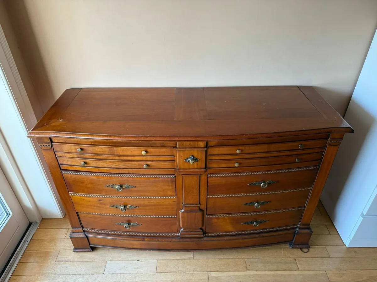 Mahogany Serpentine Chest of Drawers - Image 1