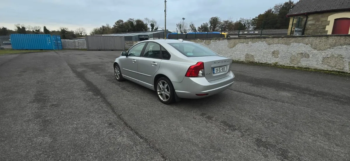Volvo S40 2009 - Image 1