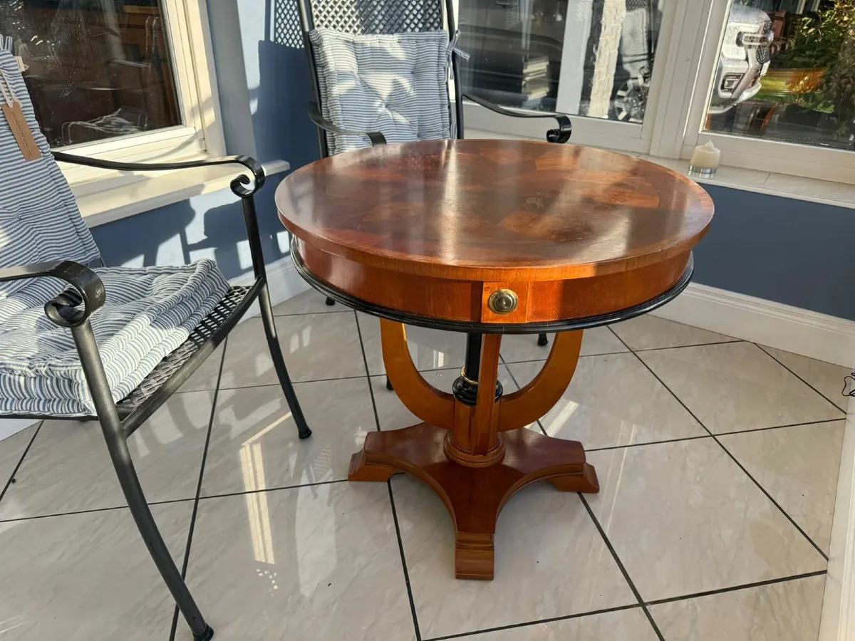 Elegant Mahogany & Inlaid Round Side Table