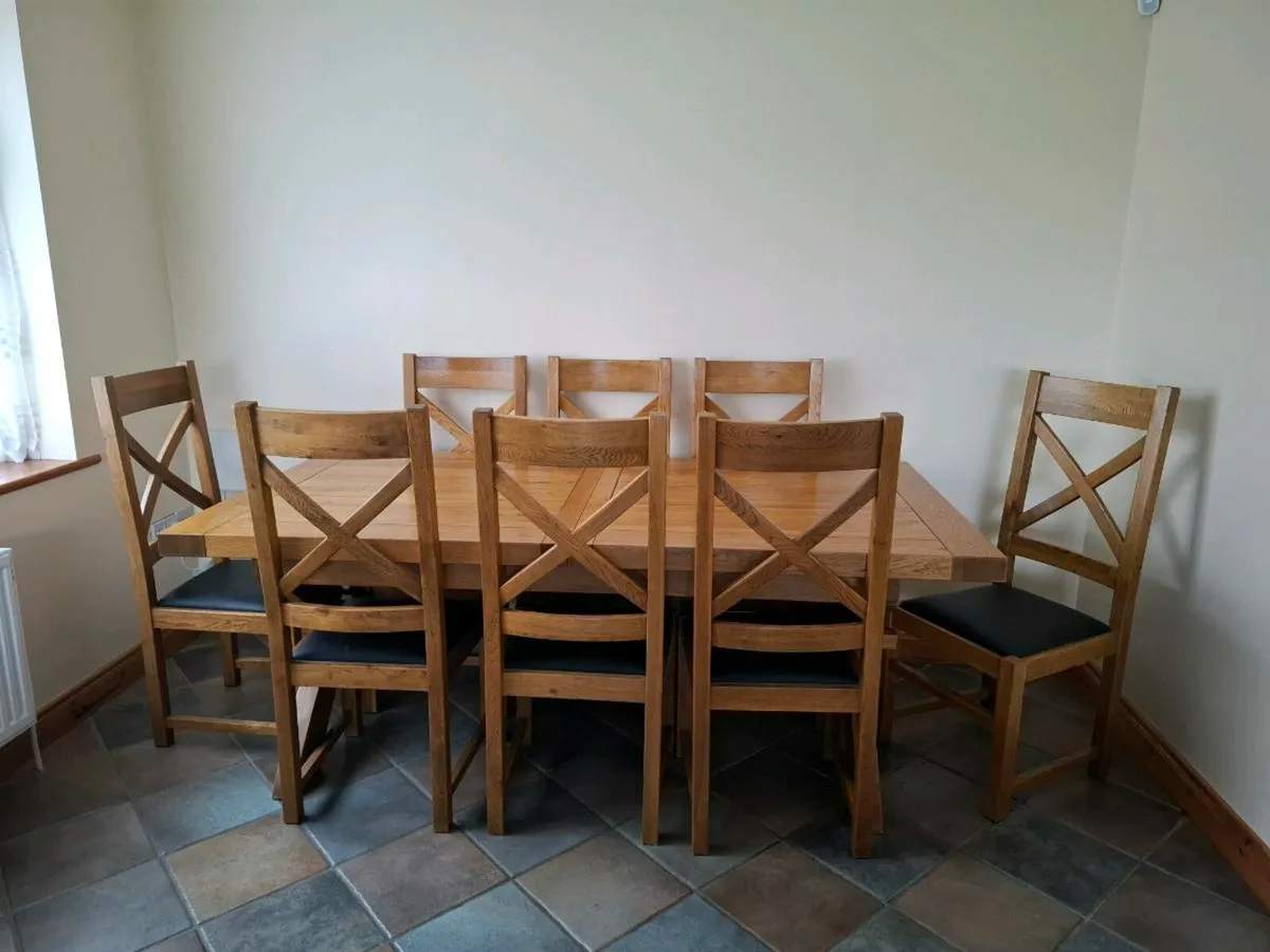 Dining room Table - Image 1