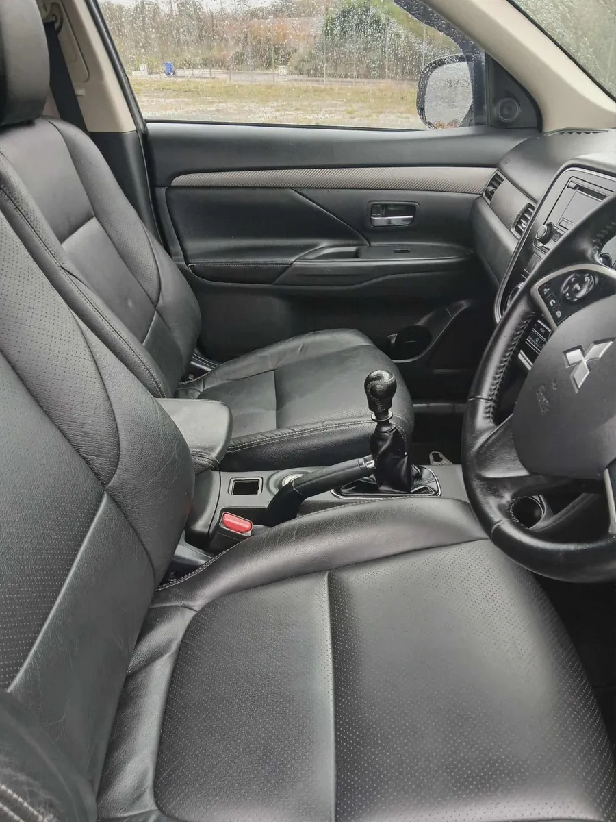 Outlander 7 seater - Image 2