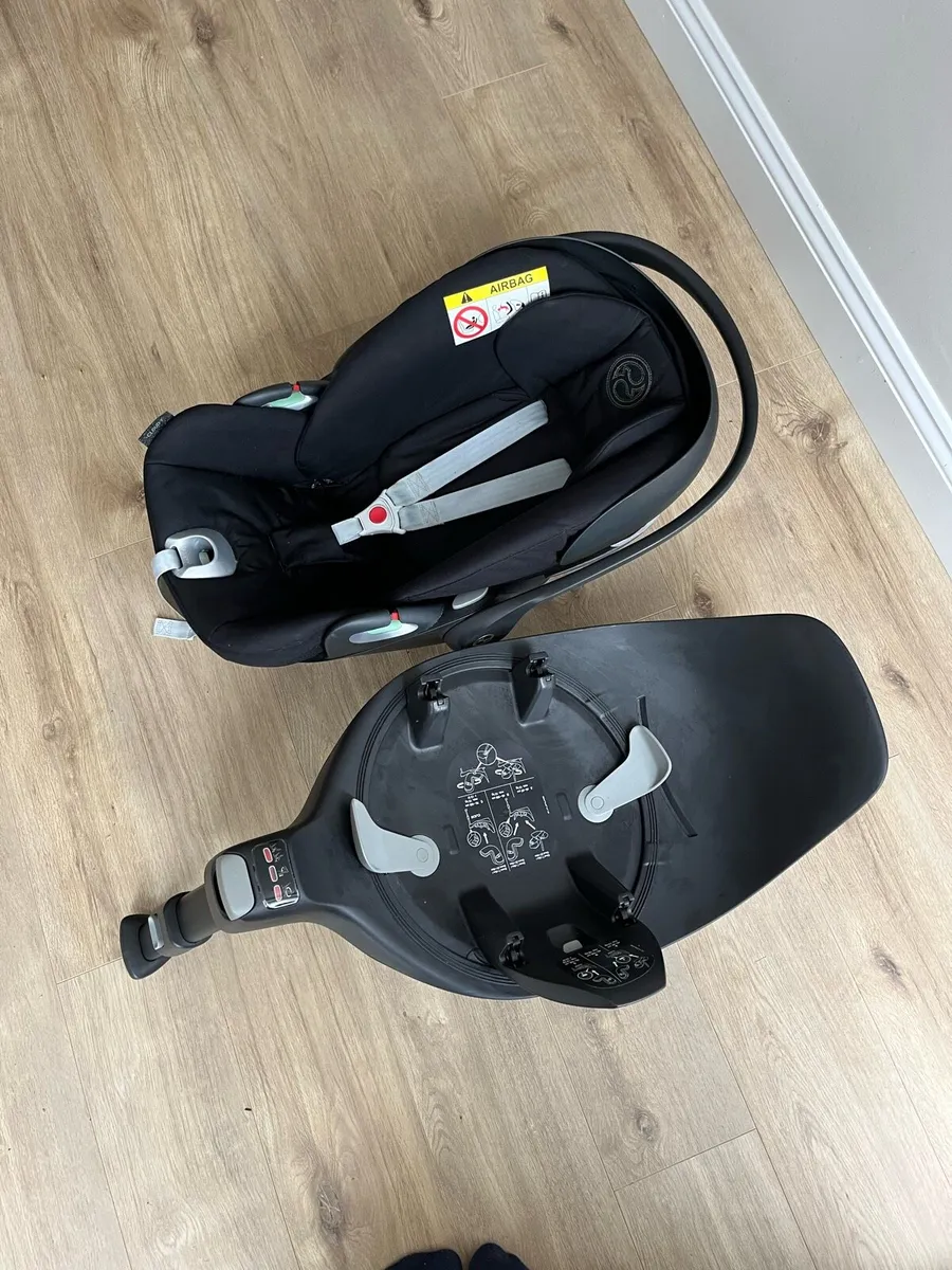 Cybex Cloud T isize car seat (black) and 2X bases - Image 2