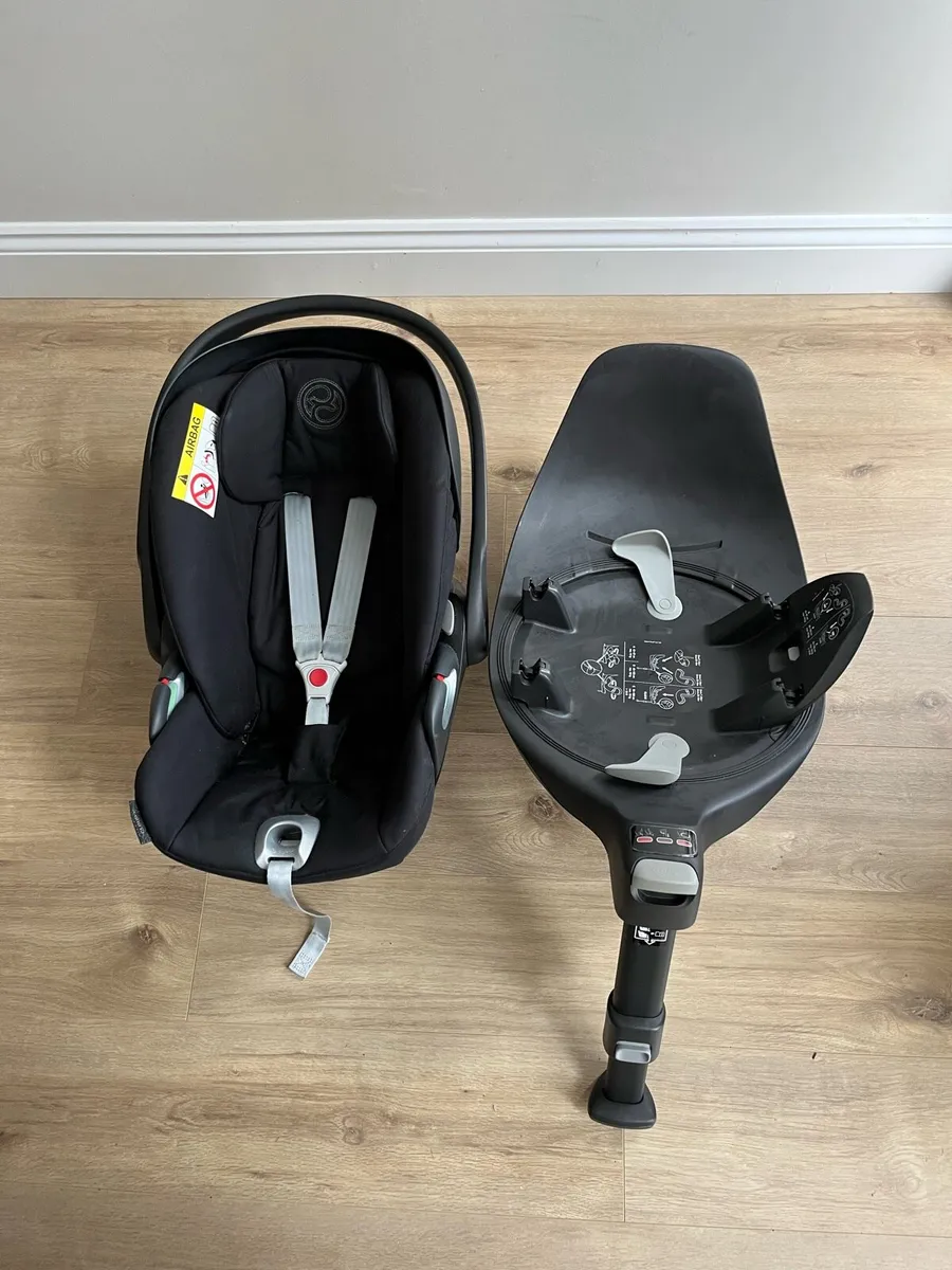 Cybex Cloud T isize car seat (black) and 2X bases - Image 3