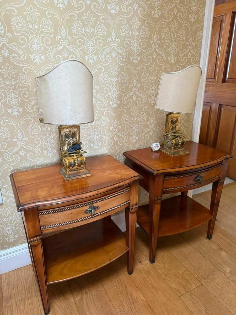 Pair of Elegant Mahogany Bedside Lockers
