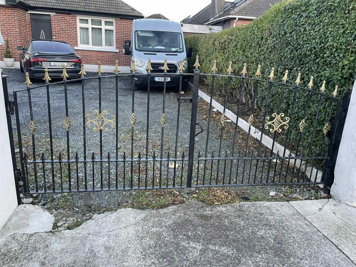 Gate