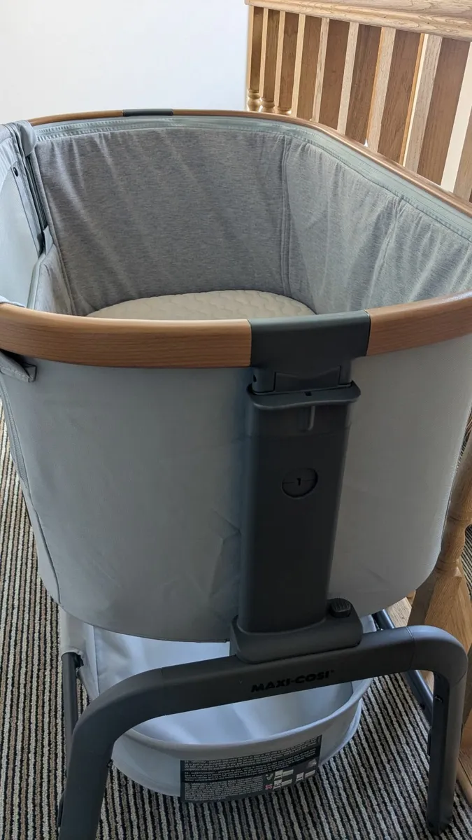 Maxi-Cosi Iora Air Bedside Crib - Image 3