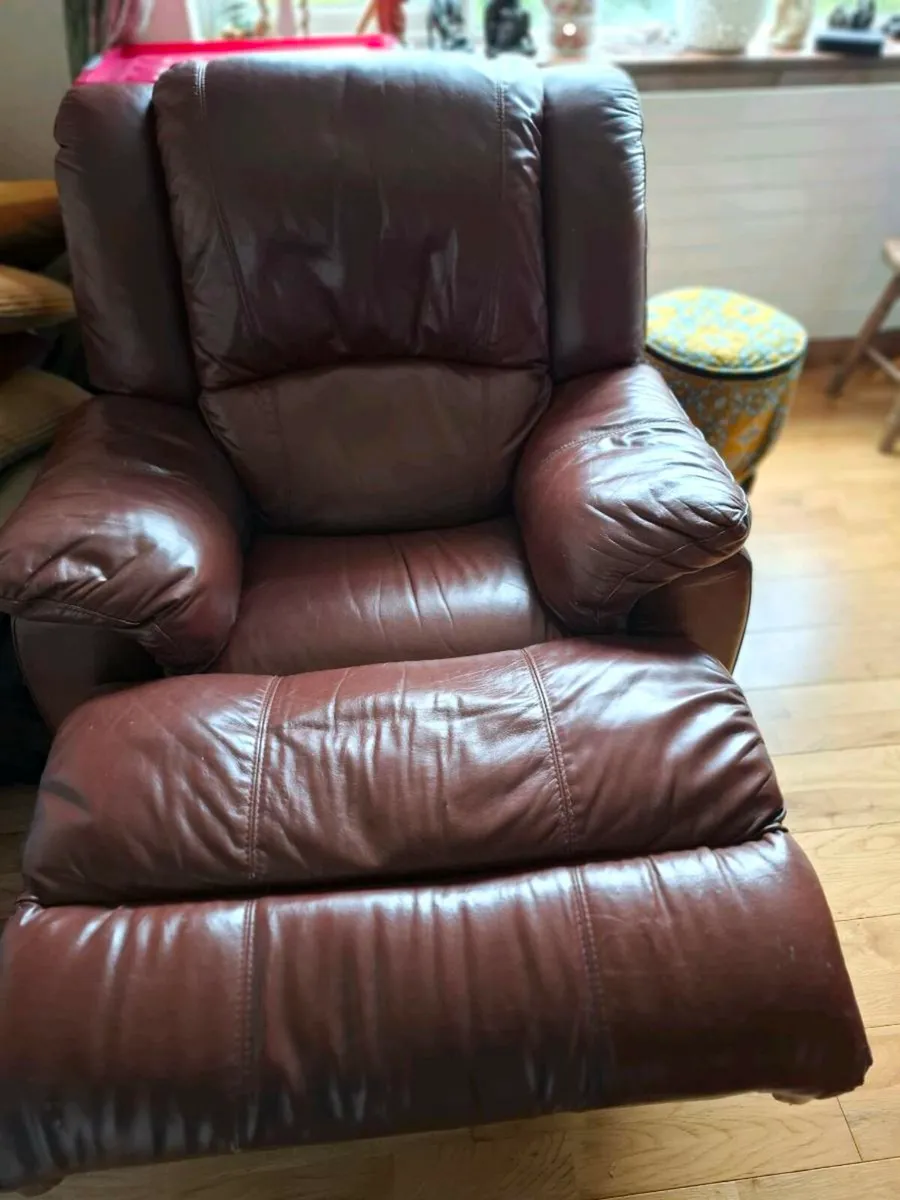 3 & 1 leather recliner couch - Image 1