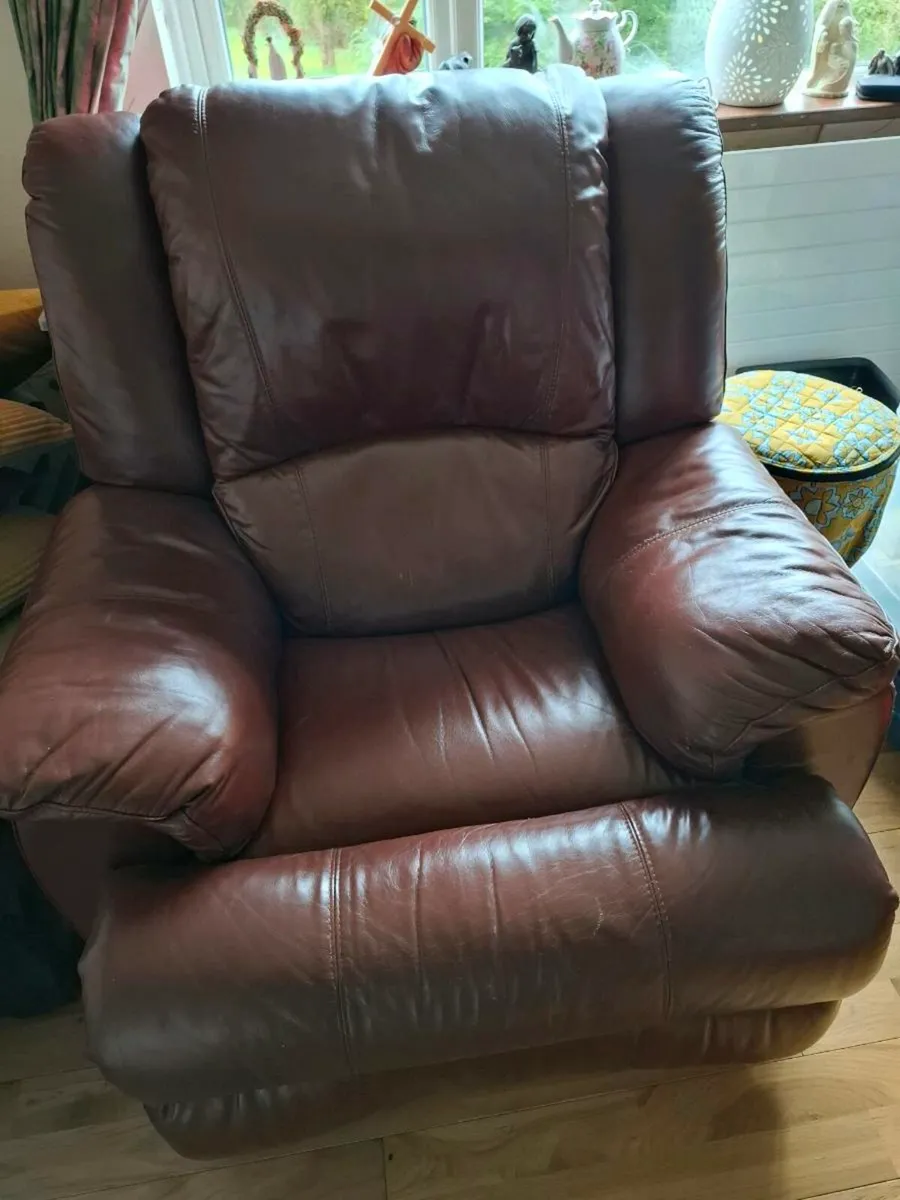 3 & 1 leather recliner couch - Image 2
