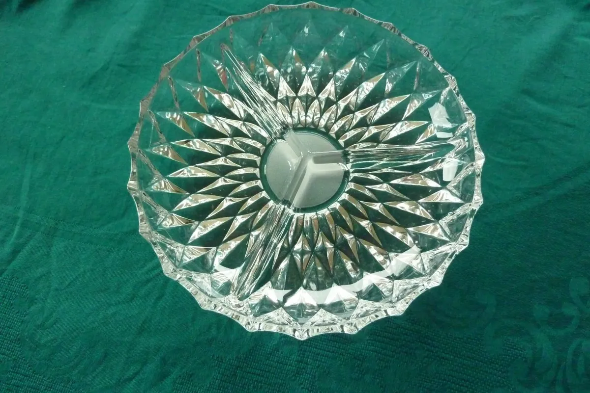 Glass plate with 3 sections - Image 1