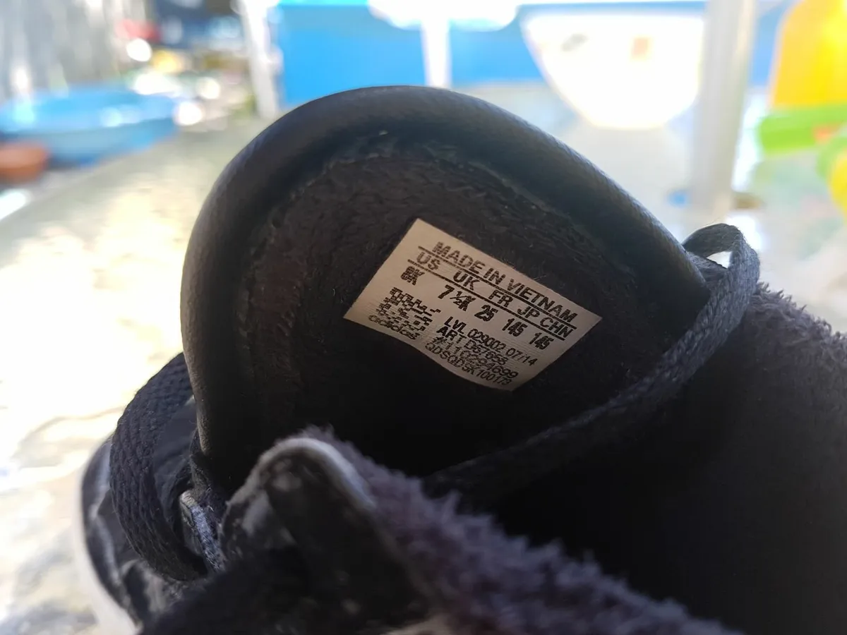 Adidas shoes Like new barely worn size uk 7.5 kids - Image 2