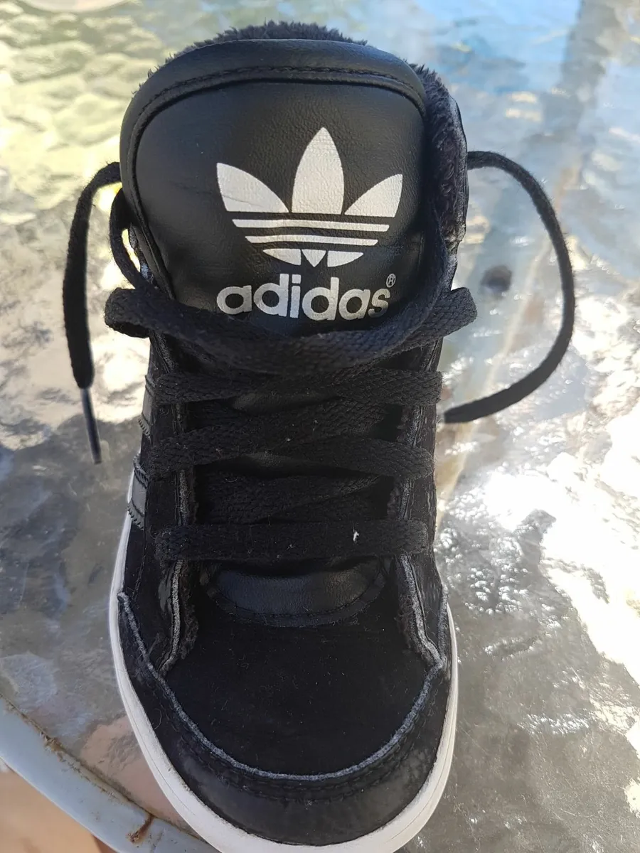 Adidas shoes Like new barely worn size uk 7.5 kids - Image 3