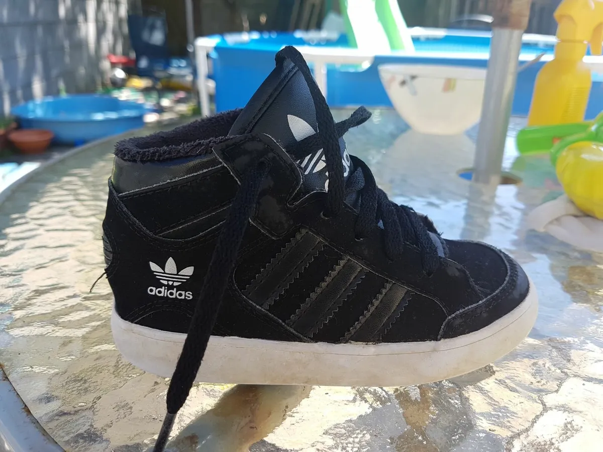 Adidas shoes Like new barely worn size uk 7.5 kids - Image 4