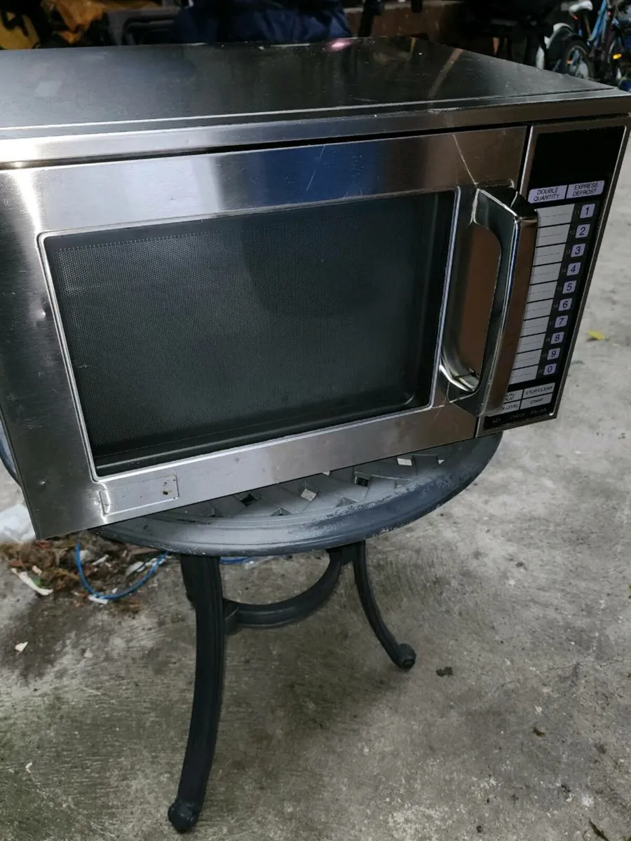 Sharp 24 at microwave oven. - Image 1