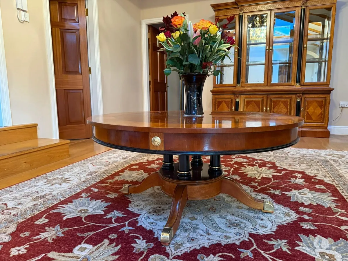 Elegant Round Inlaid Coffee Table – Classic Design - Image 2