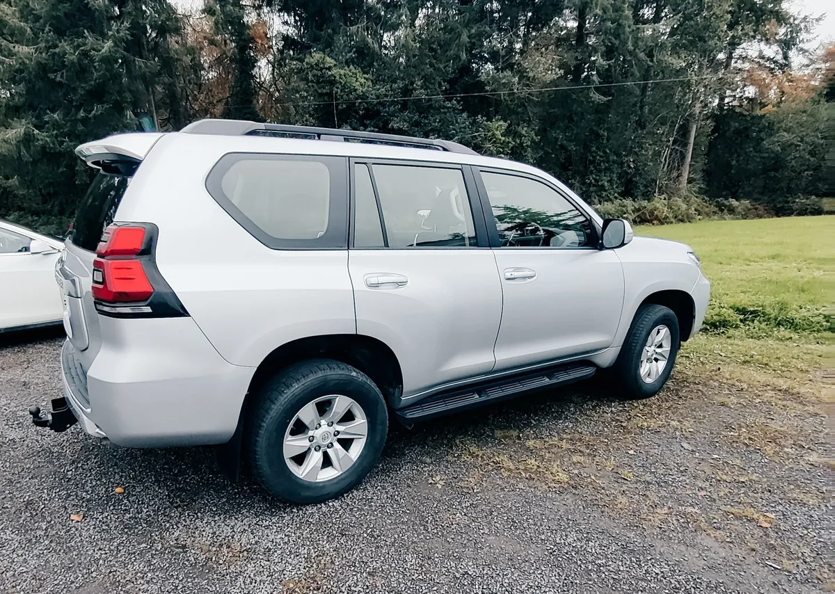 Toyota Landcruiser 5 seat crew cab - Image 1