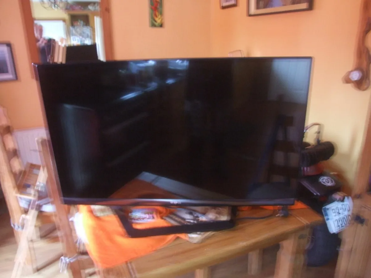 lg 42 inch HD/LED smart tv,excellent condt - Image 3