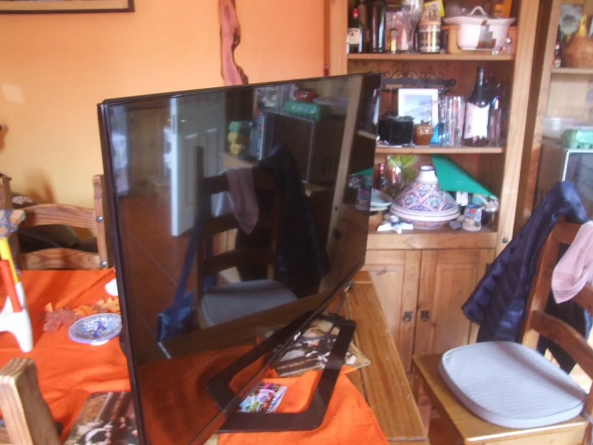 lg 42 inch HD/LED smart tv,excellent condt - Image 4