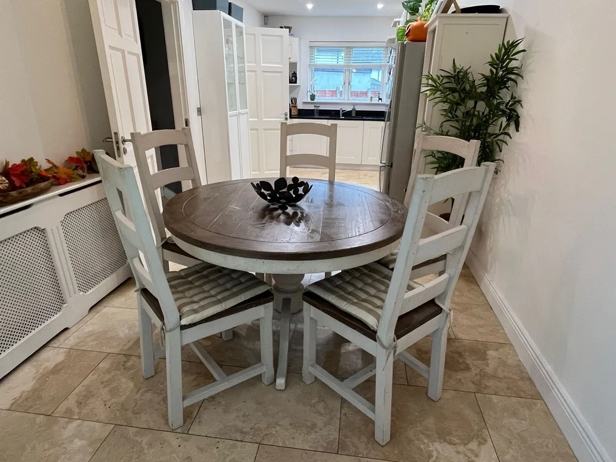 Solid Wood dining room table + 5 chairs - Image 2