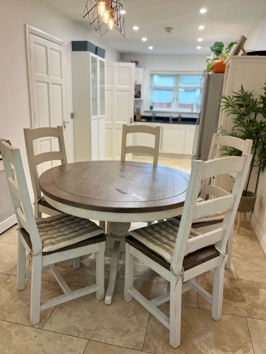 Solid Wood dining room table + 5 chairs - Image 1