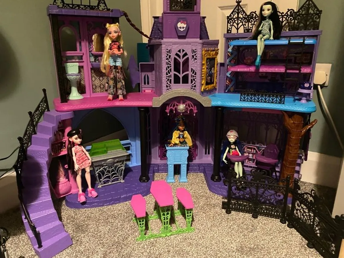 Monster High School - Image 2