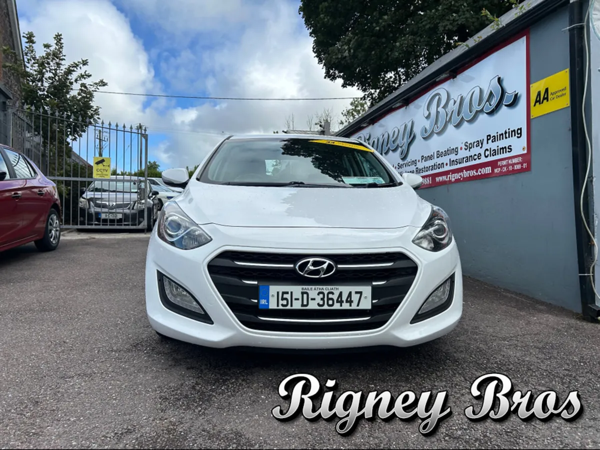 Hyundai i30 1.6 DELUXE 5DR - Image 2