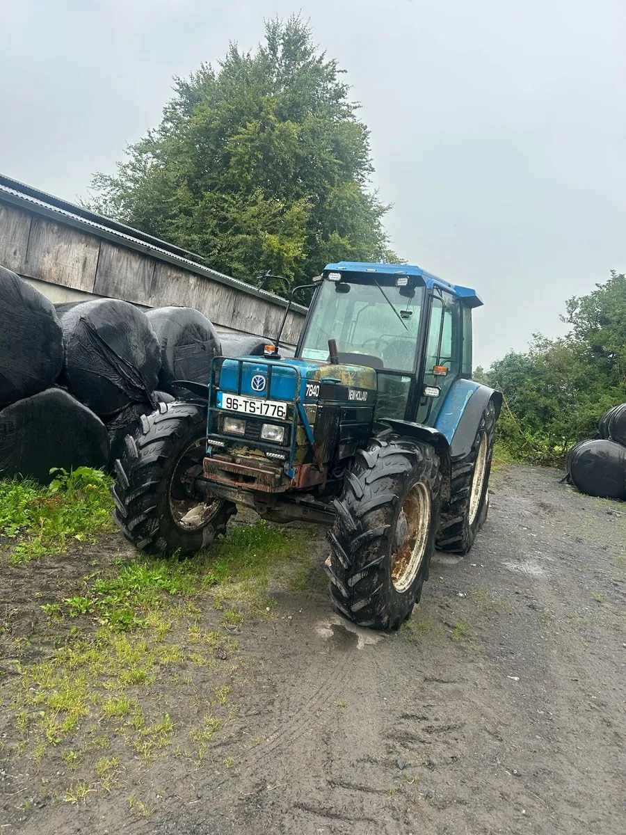 New Holland 7840 - Image 1