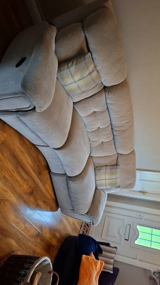 4 seater recliner curved sofa - Image 2
