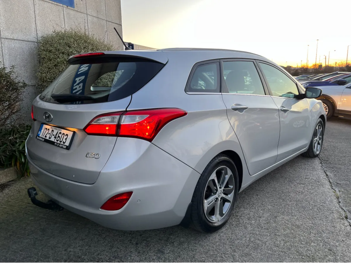 Hyundai i30 TOURER DELUXE 1.6 DIESEL //SPRING SALE - Image 4