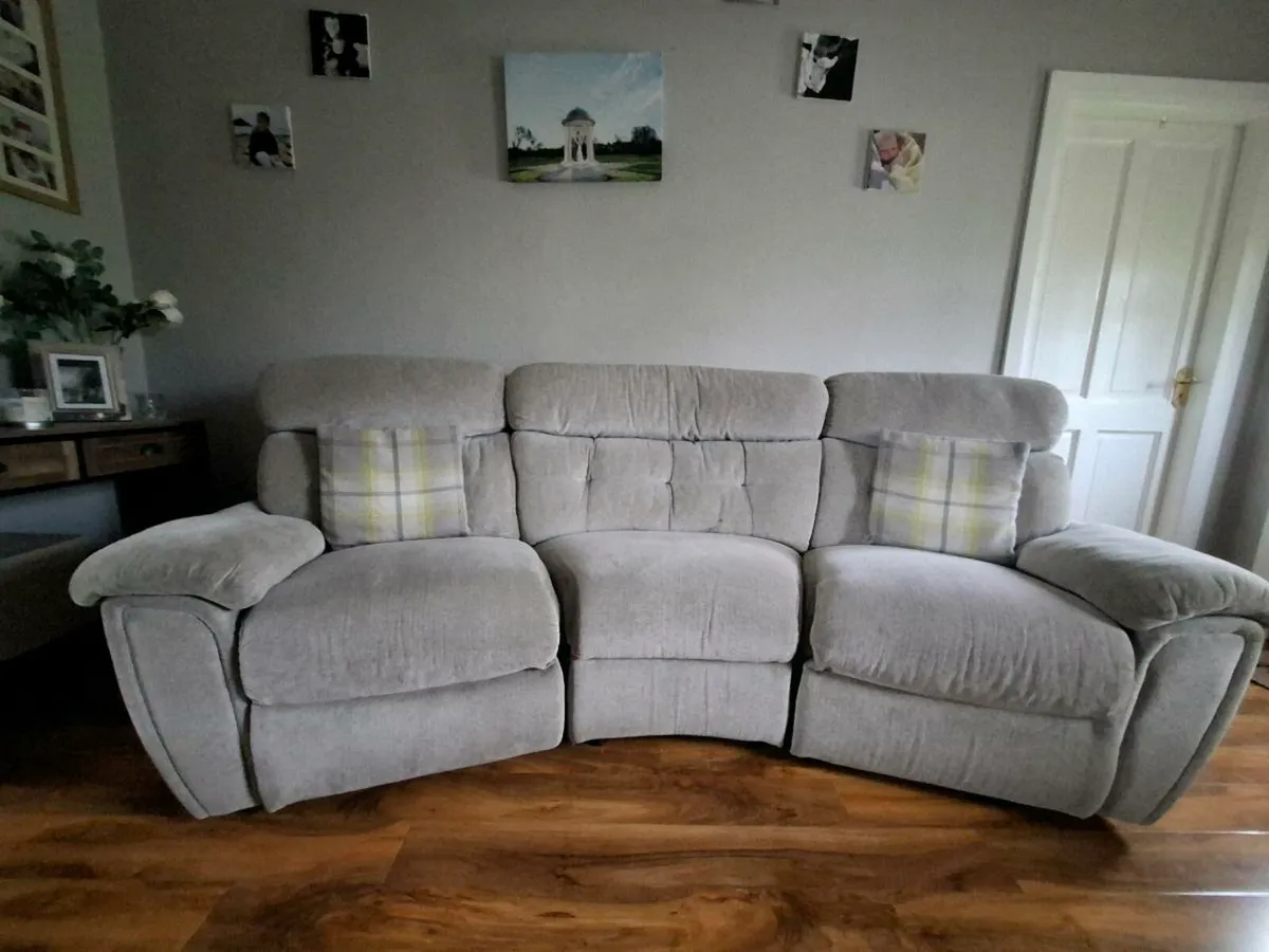 4 seater recliner curved sofa - Image 4