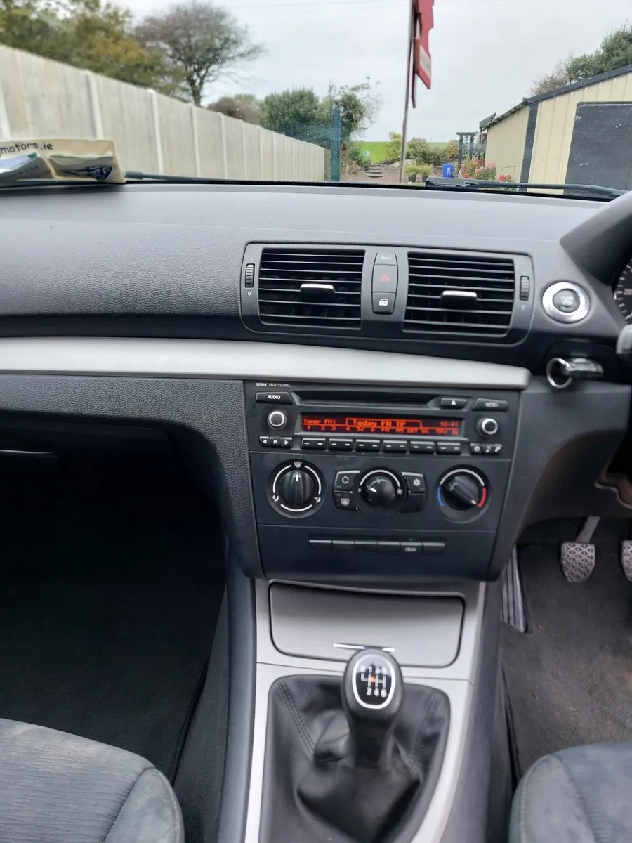BMW 1-Series 2011 - Image 4