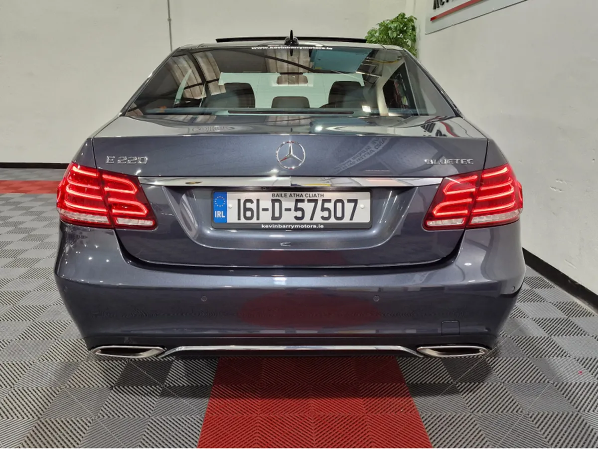 Mercedes-Benz E-Class E220 BLUETEC SE PREMIUM (PAN - Image 4