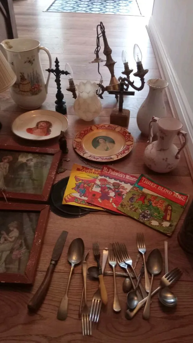 Selection of vintage pieces - Image 2