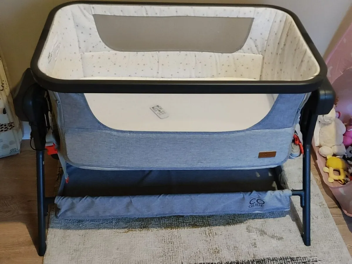 Baby Elegance Co-Glide Electric Bedside Crib - Image 2
