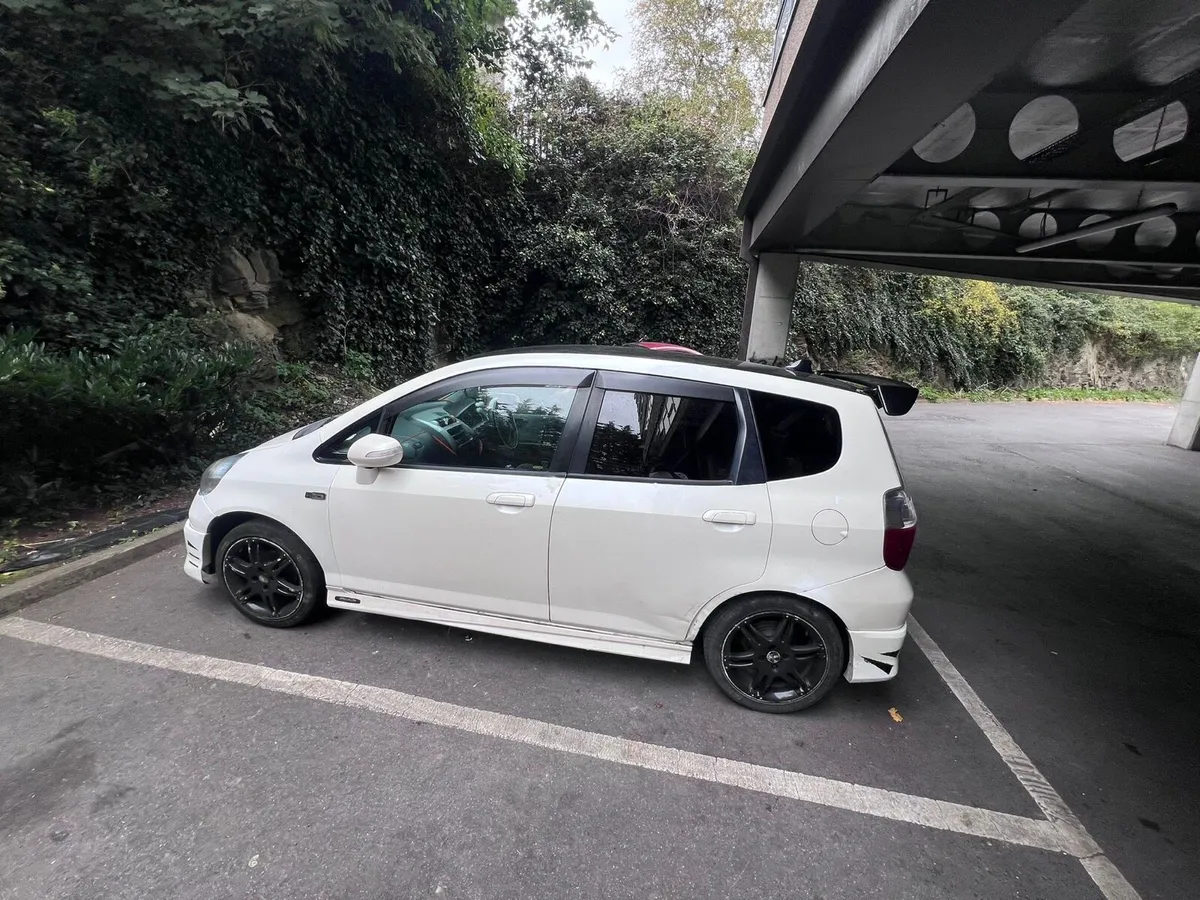 Car - Image 3