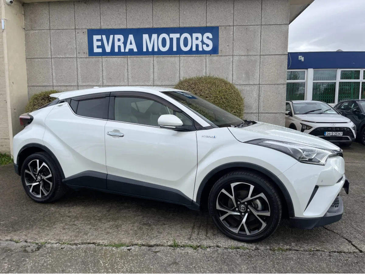 Toyota C-HR SOL HYBRID AUTOMATIC 1.8 PETROL //HIGH - Image 2