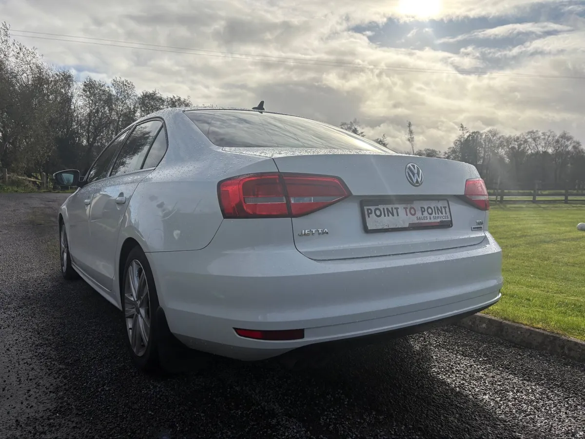 Volkswagen Jetta 2015 - Image 2
