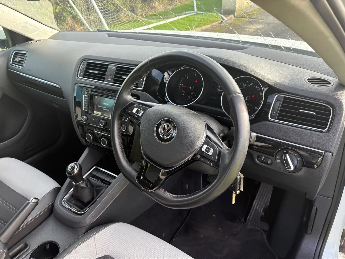 Volkswagen Jetta 2015 - Image 3