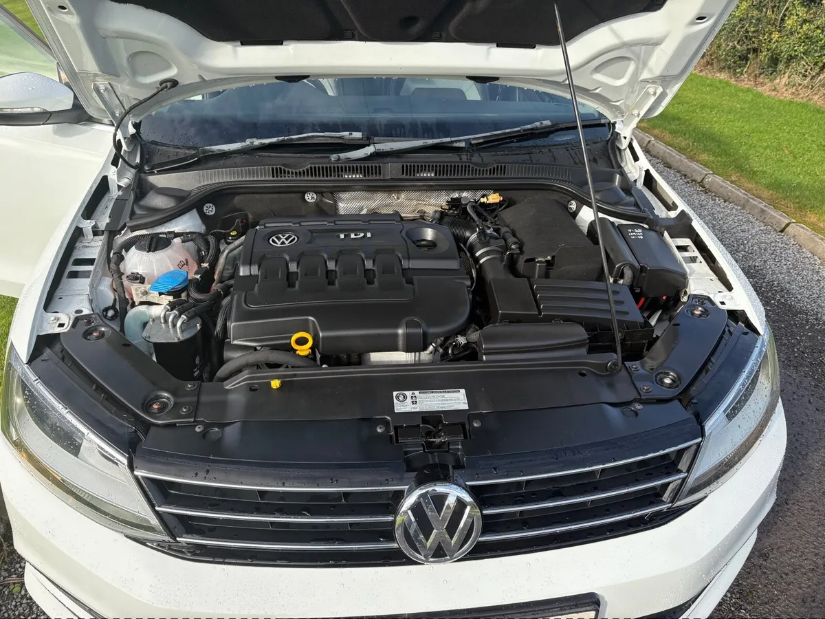 Volkswagen Jetta 2015 - Image 4