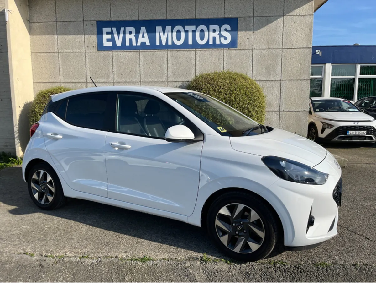 Hyundai i10 DELUXE PLUS 1.0 PETROL //LOW MILES// - Image 3