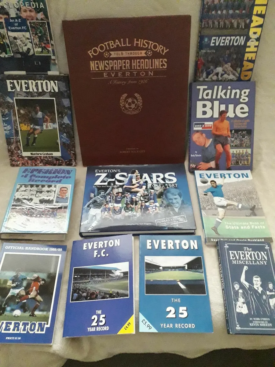 12 Everton Books Job Lot - Image 1
