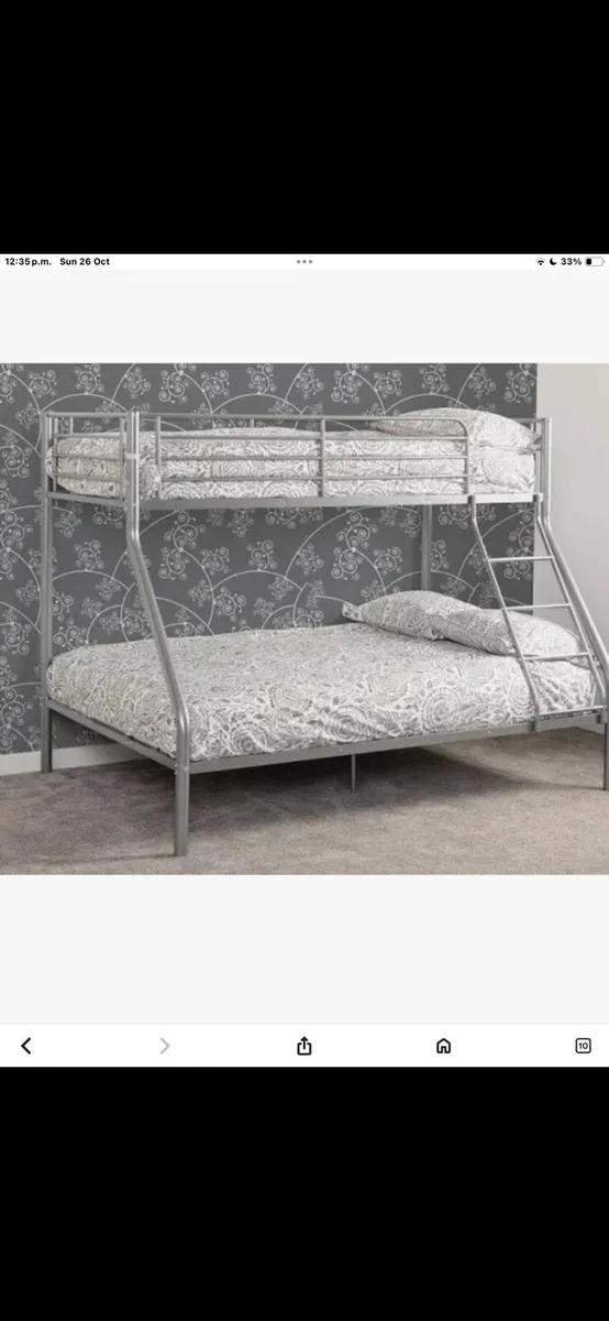Metal bunk bed - Image 1