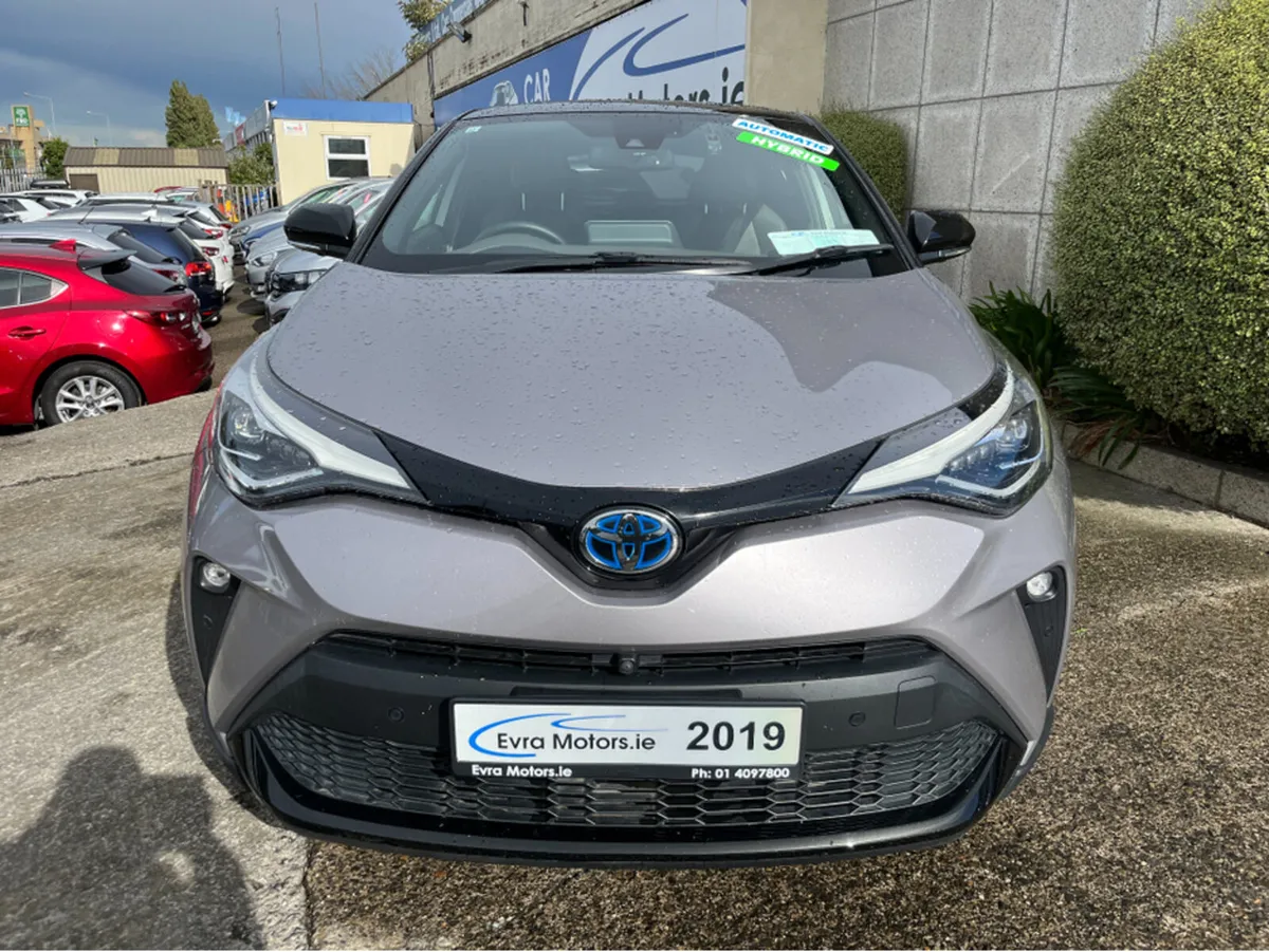 Toyota C-HR SOL HYBRID AUTOMATIC 1.8 PETROL //WINT - Image 2
