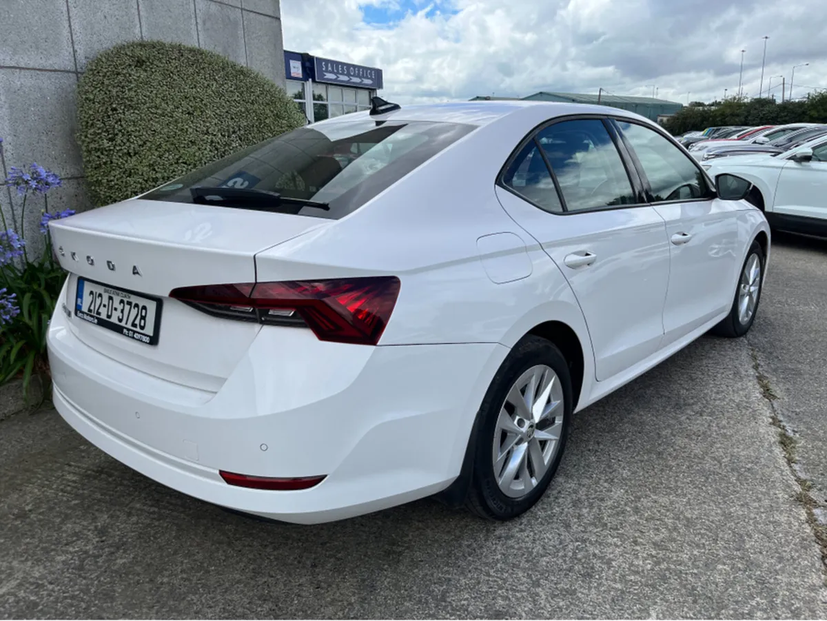 Skoda Octavia AMBITION 1.0 PETROL //LOW MILES// - Image 4