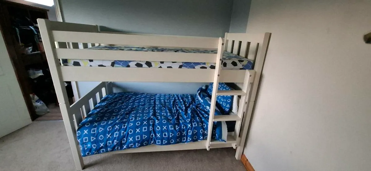 Bunk bed - Image 1