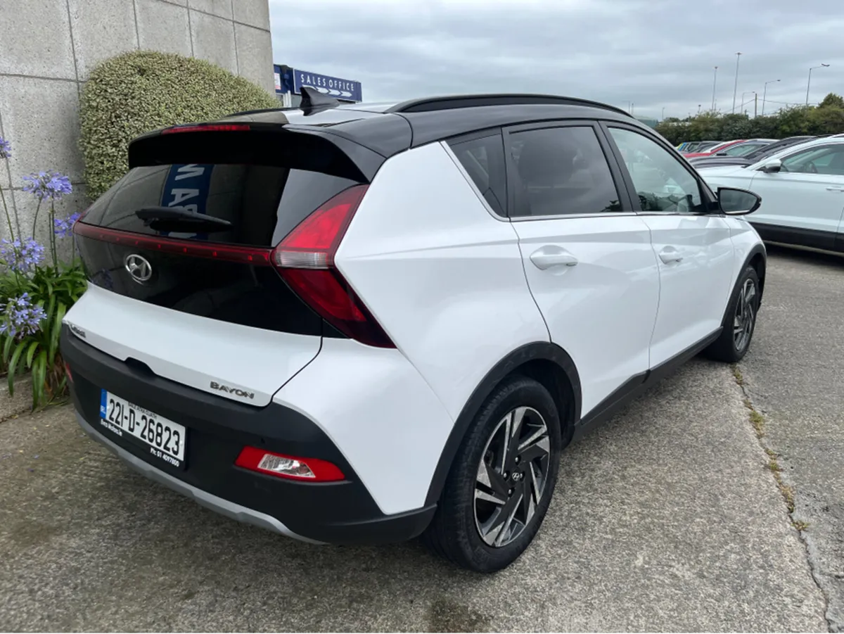 Hyundai Bayon EXECUTIVE 2-TONE 1.2 PETROL //HEATED - Image 4