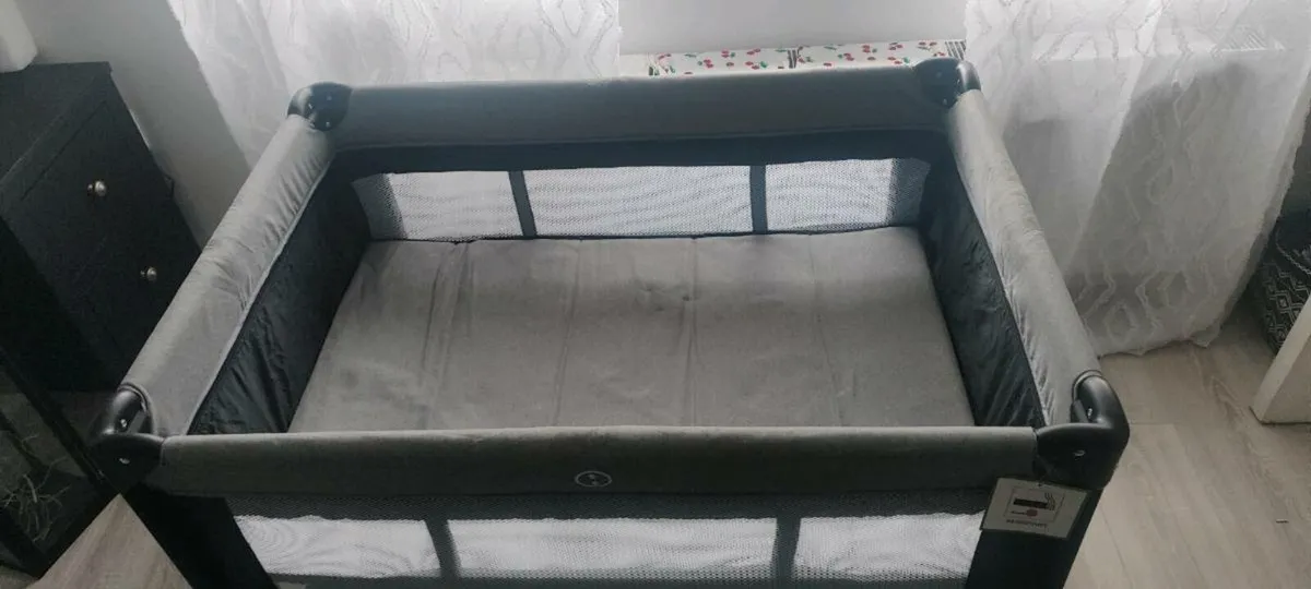 portable cot - Image 1