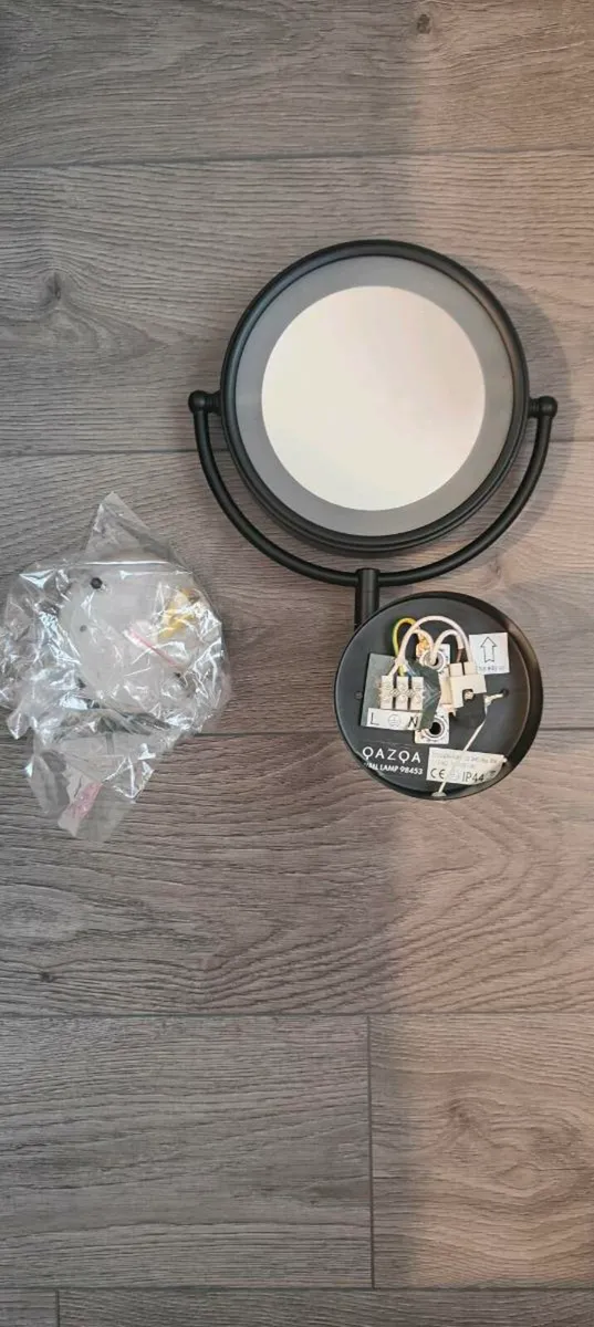 Double sided light up vanity mirror - Image 1