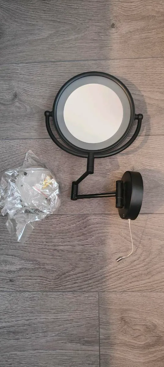 Double sided light up vanity mirror - Image 3